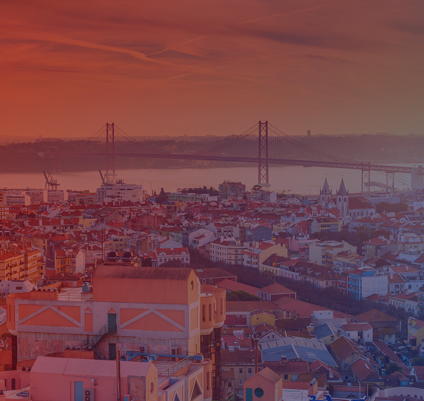 Paisagem urbana de Lisboa, Portugal, com edifícios históricos